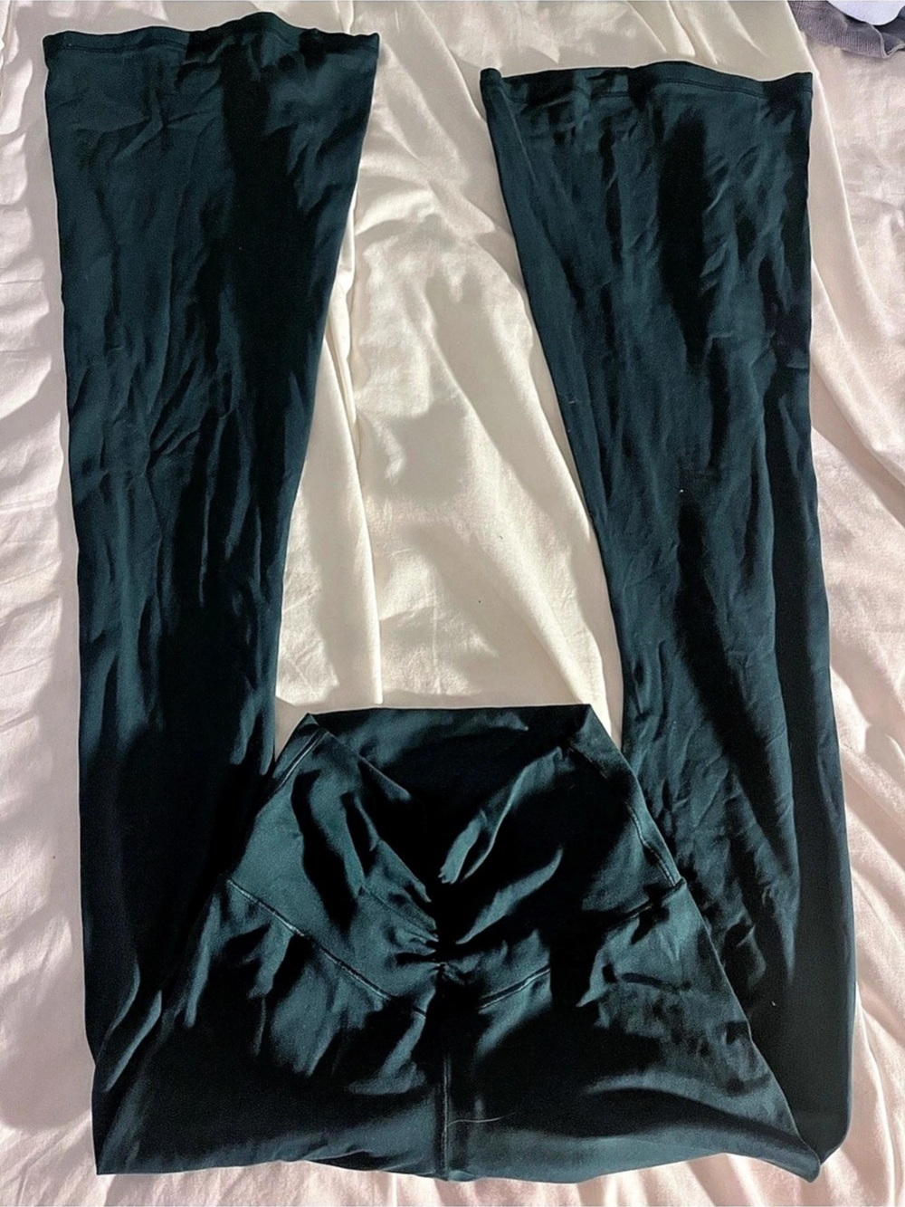 Aerie Groove Super-High-Rise Flared Pant *Dark green